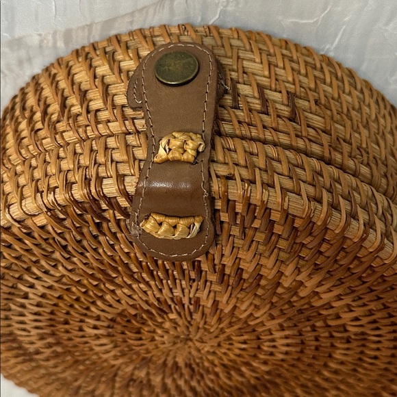 Woven Round Straw Crossbody Bag - Brown like new - Picture 7 of 8